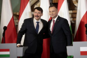Od lewej: prezydent Węgier Janos Ader i prezydent RP Andrzej Duda / Marzena Mąkosa / Radio Kielce