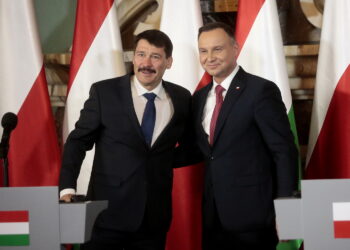Od lewej: prezydent Węgier Janos Ader i prezydent RP Andrzej Duda / Marzena Mąkosa / Radio Kielce