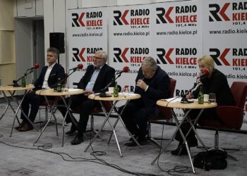 05.01.2020. Studio Polityczne Radia Kielce. Na zdjęciu (od lewej): Krzysztof Słoń - Prawo i Sprawiedliwość, Lucjan Pietrzczyk - Koalicja Obywatelska, Czesław Siekierski - Polskie Stronnictwo Ludowe, Małgorzata Marenin - Lewica / Robert Felczak / Radio Kielce