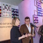 04.01.2020. Busko-Zdrój. Prezentacja Kalendarza Artystycznego 2020. Na zdjęciu: Małgorzata Szymankiewicz - autorka prac, które znalazły się na kartach Kalendarza Artystycznego na 2020 rok oraz Tomasz i Dorota Tworkowie - Fundacja Nowa Przestrzeń Sztuki / Zbigniew Witaszek