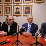 25.02.2020. Kielce. Programu „Horyzont 2020”. Na zdjęciu (od lewej): dr hab. n. med. Marcin Pasiarski - specjalista immunologii klinicznej i chorób wewnętrznych, prof. dr hab. Janusz Braziewicz - Zakładu Medycyny Nuklearnej z Ośrodkiem PET, prof. dr hab. n. med. Stanisław Góźdź - dyrektor Świętokrzyskiego Centrum Onkologii i prof. dr hab. Jacek Semaniak - rektor UJK / Iwona Murawska / Radio Kielce