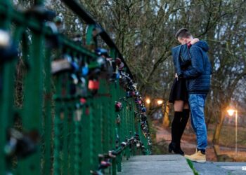 Mostek Japoński nad jeziorem Rusałka w Parku Kasprowicza w Szczecinie. / Olaf Nowicki/Radio Szczecin