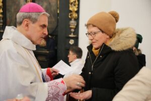 Sandomierz. Obchody Światowego Dnia Chorego. Na zdjęciu (z prawej): biskup Krzysztof Nitkiewicz / Fot. Grażyna Szlęzak - Radio Kielce