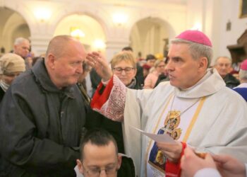 Sandomierz. Obchody Światowego Dnia Chorego. Na zdjęciu (z prawej): biskup Krzysztof Nitkiewicz / Fot. Grażyna Szlęzak - Radio Kielce
