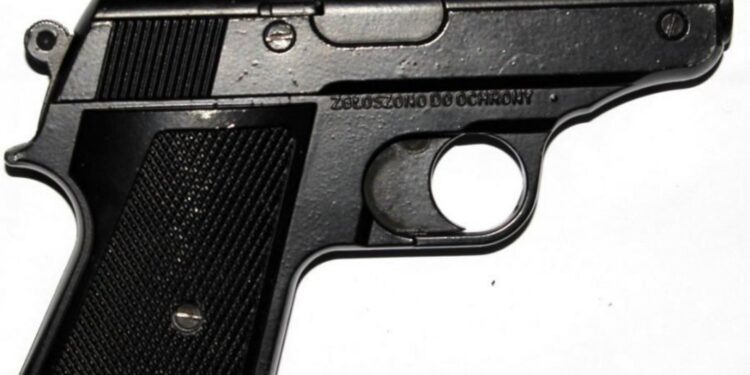 Zabezpieczony pistolet / świętokrzyska policja