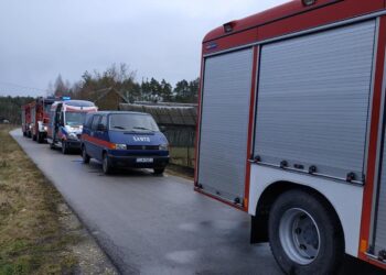 11.02.2020 Secemin. Strażacy, ratownicy medyczni i policjanci próbowali ratować życie 72-letniego mężczyzny / OSP KSRG Secemin / Facebook