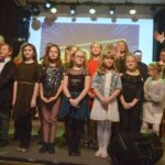 15.02.2020. Końskie. Na zdjęciu: Maciej Lisowski i uczniowie ze Studia Piosenki / Miejsko-Gminny Dom Kultury