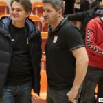 22.02.2020. Kielce. I liga piłki ręcznej mężczyzn: AZS UJK Kielce - AZS AWF Biała Podlaska. Na zdjęciu (od lewej): prof. Jacek Semaniak - rektor UJK i Tomasz Błaszkiewicz - trener AZS UJK Kielce / Krzysztof Klimek