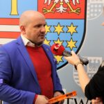 06.02.2020 Kielce. Zarząd województwa promuje noszenie odblasków. Na zdjęciu: Mariusz Gosek - członek zarządu województwa / Urząd Marszałkowski Województwa Świętokrzyskiego