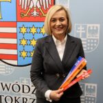 06.02.2020 Kielce. Zarząd województwa promuje noszenie odblasków. Na zdjęciu: wicemarszałek Renata Janik / Urząd Marszałkowski Województwa Świętokrzyskiego