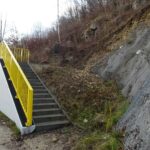 08.02.2020 Bałtów. Schody przy drodze wojewódzkiej 754 / Emilia Sitarska / Radio Kielce