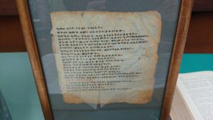 16.02.2020. Skarżysko. Wystawa „Od papirusu do e-Biblii” / Anna Głąb / Radio Kielce