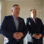 09.02.2020. Jędrzejów. Bartłomiej Sienkiewicz i Adam Cyrański otworzyli biuro poselskie w Jędrzejowie. Na zdjęciu (od lewej): Bartłomiej Sienkiewicz - poseł KO i Adam Cyrański - poseł KO / Ewa Pociejowska-Gawęda / Radio Kielce