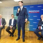 19.02.2020. Jędrzejów. Wizyta Władysława Kosiniaka-Kamysza. Na zdjęciu (od lewej): Paweł Olszak - szef struktur gminnych PSL, Leszek Wawrzyła - szef struktur powiatowych PSL, Władysław Kosiniak-Kamysz - kandydat na prezydenta RP i Czesław Siekierski - poseł PSL / Ewa Pociejowska-Gawęda / Radio Kielce