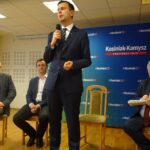 19.02.2020. Jędrzejów. Wizyta Władysława Kosiniaka-Kamysza. Na zdjęciu (od lewej): Paweł Olszak - szef struktur gminnych PSL, Leszek Wawrzyła - szef struktur powiatowych PSL, Władysław Kosiniak-Kamysz - kandydat na prezydenta RP i Czesław Siekierski - poseł PSL / Ewa Pociejowska-Gawęda / Radio Kielce