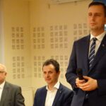 19.02.2020. Jędrzejów. Wizyta Władysława Kosiniaka-Kamysza. Na zdjęciu (od lewej): Paweł Olszak - szef struktur gminnych PSL, Leszek Wawrzyła - szef struktur powiatowych PSL, Władysław Kosiniak-Kamysz - kandydat na prezydenta RP / Ewa Pociejowska-Gawęda / Radio Kielce