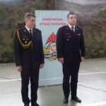 21.02.2020. Jędrzejów. Zastępca komendanta PSP w Jędrzejowie brygadier odszedł na emeryturę. Na zdjęciu (od lewej): bryg. Bogdan Niezgoda - zastępca komendanta PSP w Jędrzejowie i bryg. Krzysztof  Ciosk - świętokrzyski komendant wojewódzki   PSP / Ewa Pociejowska-Gawęda / Radio Kielce