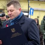 23.02.2020 Małogoszcz. 157. rocznica bitwy pod Małogoszczem. Przemawia Artur Konarski - radny sejmiku województwa / Ewa Pociejowska-Gawęda / Radio Kielce
