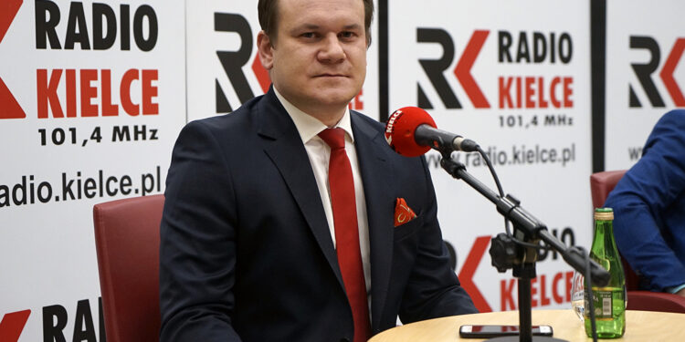Studio Polityczne Radia Kielce. Na zdjęciu: Dominik Tarczyński, Prawo i Sprawiedliwość / Robert Felczak / Radio Kielce