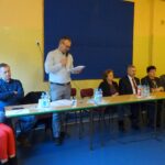 28.02.2020. Mnichów. Spotkanie w sprawie przyszłości szkoły. Na zdjęciu (piąty od lewej):  Kazimierz Mądzik - świętokrzyski kurator oświaty (piąty z lewej), Elżbieta Bartosz - przewodnicząca Solidarności Oświatowej w Jędrzejowie, Ewa Fortunka - kierownik Samorządowego  Centrum Usług Wspólnych w Jędrzejowie, Marcin Piszczek, burmistrz Jędrzejowa. Pierwsza z lewej: Bożena Znojek - sołtys wsi Mnichów / Ewa Pociejowska-Gawęda / Radio Kielce