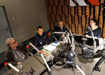 03.02.2020 Kielce. Punkty Widzenia. Na zdjęciu (od lewej): Jacek Zawisza - instruktor nauki jazdy Ośrodka Szkolenia Kierowców "Zaława", Mariusz Bednarki - Komenda Wojewódzka Policji w Kielcach, Dariusz Kałwa - rzeczoznawca i Magdalena Sitek - Radio Kielce / Karol Żak / Radio Kielce