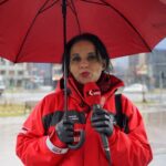 04.02.2020. Kielce. Akcja rozdawania odblasków przez Radio Kielce. Na zdjęciu: Magdalena Sitek - Radio Kielce / Piotr Kwaśniewski / Radio Kielce