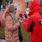 04.02.2020. Kielce. Akcja rozdawania odblasków przez Radio Kielce / Piotr Kwaśniewski / Radio Kielce