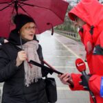 04.02.2020. Kielce. Akcja rozdawania odblasków przez Radio Kielce. Na zdjęciu: Michał Kita - Radio Kielce / Piotr Kwaśniewski / Radio Kielce