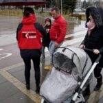 04.02.2020. Kielce. Akcja rozdawania odblasków przez Radio Kielce / Piotr Kwaśniewski / Radio Kielce