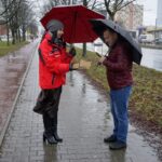 04.02.2020. Kielce. Akcja rozdawania odblasków przez Radio Kielce. Na zdjęciu: Justyna Hajnrych - Radio Kielce / Piotr Kwaśniewski / Radio Kielce