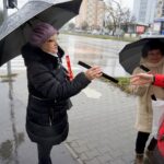 04.02.2020. Kielce. Akcja rozdawania odblasków przez Radio Kielce / Piotr Kwaśniewski / Radio Kielce