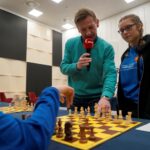 05.02.2020 Kielce. Turniej szachowy w Radiu Kielce. Na zdjęciu (od lewej): Paweł Solarz i Monika Anyż - zawodniczka zdjęciu (od lewej): Paweł Solarz i Leszek Jarosz - prezes Katolickiego Międzyszkolnego Klubu Szachowego “Victoria KomplexBud” Kielce / Piotr Kwaśniewski / Radio Kielce