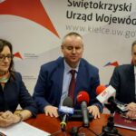 Paweł Wdówik - wiceminister rodziny, pracy i polityki społecznej, Zbigniew Koniusz - wojewoda świętokrzyski i Krzysztof Lipiec - lider świętokrzyskiego PiS / Piotr Kwaśniewski / Radio Kielce