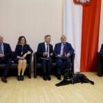 06.02.2020. Kielce. Wręczenie promes z programu „Maluch+”. Na zdjęciu (od lewej): Rafał Nowak - wicewojewoda świętokrzyski, Agata Wojtyszek - poseł PiS, Zbigniew Koniusz - wojewoda świętokrzyski, Paweł Wdówik - wiceminister rodziny, pracy i polityki społecznej i Krzysztof Lipiec - lider świętokrzyskiego PiS / Piotr Kwaśniewski / Radio Kielce