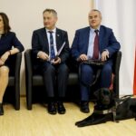 06.02.2020. Kielce. Wręczenie promes z programu „Maluch+”. Na zdjęciu (od lewej): Agata Wojtyszek - poseł PiS, Zbigniew Koniusz - wojewoda świętokrzyski i Paweł Wdówik - wiceminister rodziny, pracy i polityki społecznej / Piotr Kwaśniewski / Radio Kielce