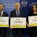 06.02.2020. Kielce. Wręczenie promes z programu „Maluch+”. Na zdjęciu (od lewej): Katarzyna Kondziołka - burmistrz gminy i miasta Zawichost, Agata Wojtyszek - poseł PiS, Paweł Wdówik - wiceminister rodziny, pracy i polityki społecznej i Krzysztof Lipiec - lider świętokrzyskiego PiS / Piotr Kwaśniewski / Radio Kielce