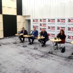09.02.2020 Kielce. Studio Polityczne. Na zdjęciu (od lewej): Michał Kita - Radio Kielce, Jarosław Karyś - PiS, Grzegorz Gałuszka - PSL, Adam Cyrański - KO, Julia Polakowska - Konfederacja i Andrzej Szejna - Nowa Lewica / Karol Żak / Radio Kielce