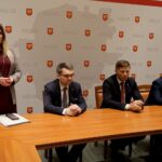 11.02.2020. Kielce. Kieleccy radni spotkali się z zarządem PGE Vive. Na zdjęciu (od lewej): Joanna Winiarska - wiceprzewodnicząca Rady Miasta Kielce, Marcin Różycki - zastępca prezydenta Kielc, Marcin Chłodnicki - radny Rady Miasta Kielce i Sławomir Stachura - dyrektor kancelarii prezydenta Kielc / Piotr Kwaśniewski / Radio Kielce