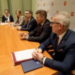 11.02.2020. Kielce. Kieleccy radni spotkali się z zarządem PGE Vive. Na zdjęciu (od lewej): Anna Kibortt - radna Rady Miasta Kielce, Joanna Winiarska - wiceprzewodnicząca Rady Miasta Kielce, Marcin Różycki - zastępca prezydenta Kielc, Marcin Chłodnicki - radny Rady Miasta Kielce i Sławomir Stachura - dyrektor kancelarii prezydenta Kielc / Piotr Kwaśniewski / Radio Kielce