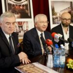 18.02.2020. Kielce. Konferencja prasowa w Teatrze im. Stefana Żeromskiego w Kielcach. Na zdjęciu (na zdjęciu): Andrzej Bętkowski - marszałek województwa świętokrzyskiego, Krzysztof Lipiec - lider świętokrzyskiego PiS i Michał Kotański - dyrektor Teatru im. Stefana Żeromskiego w Kielcach / Piotr Kwaśniewski / Radio Kielce