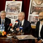 18.02.2020. Kielce. Konferencja prasowa w Teatrze im. Stefana Żeromskiego w Kielcach. Na zdjęciu (na zdjęciu): Andrzej Bętkowski - marszałek województwa świętokrzyskiego, Krzysztof Lipiec - lider świętokrzyskiego PiS i Michał Kotański - dyrektor Teatru im. Stefana Żeromskiego w Kielcach / Piotr Kwaśniewski / Radio Kielce