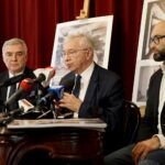 18.02.2020. Kielce. Konferencja prasowa w Teatrze im. Stefana Żeromskiego w Kielcach. Na zdjęciu (na zdjęciu): Andrzej Bętkowski - marszałek województwa świętokrzyskiego, Krzysztof Lipiec - lider świętokrzyskiego PiS i Michał Kotański - dyrektor Teatru im. Stefana Żeromskiego w Kielcach / Piotr Kwaśniewski / Radio Kielce