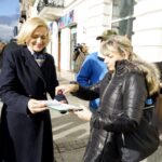 18.02.2020. Kielce. Porozumienie zbiera podpisy poparcia pod kandydaturą Andrzeja Dudy. Na zdjęciu (po lewej): Renata Janik - wicemarszałek województwa świętokrzyskiego / Piotr Kwaśniewski / Radio Kielce