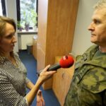 20.02.2020 Kielce. Spotkanie inicjujące projekt Radia Kielce - „Strefa munduru”. Od lewej: płk Jarosław Molisak - Szef Wojewódzkiego Sztabu Wojskowego, Marlena Płaska - Radio Kielce / Piotr Kwaśniewski / Radio Kielce