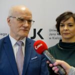 21.02.2020. Kielce. UJK ze Śląskim Uniwersytetem Medycznym prowadzi badania nad betuliną. Konferencja prasowa. Na zdjęciu (od lewej): prof. zw. dr hab. Stanisław Głuszek - kierownik Katedry Medycyny Zabiegowej z Pracownią Genetyki Medycznej UJK i dr hab. Wioletta Adamus-Białek - Collegium Medicum UJK w Kielcach / Piotr Kwaśniewski / Radio Kielce