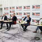 23.02.2020. Kielce. Studio Polityczne Radia Kielce. Na zdjęciu (od lewej): Marek Kwitek - PiS, Lucjan Pietrzczyk - PO KO, Dawid Lewicki - Konfederacja Partia KORWIN, Czesław Siekierski - PSL i Artur Pejas - Nowa Lewica / Kamil Król / Radio Kielce