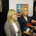 26.02.2020 Kielce. Konferencja: Edukacja, zdrowie i sprawy społeczne Województwa Świętokrzyskiego 2014-2020 Departamentu Wdrażania Europejskiego Funduszu Społecznego. Od lewej: Katarzyna Kubicka - p.o. dyrektor departamentu, Renata Janik - wicemarszałek Województwa Świętokrzyskiego, Artur Potaczała -   p.o. zastępcy dyrektora departamentu. / Dionizy Krawczyński / Radio Kielce