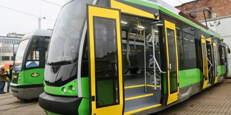 Elbląg kupił nowe tramwaje / Radio Olsztyn