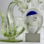 Henryk Albin Tomaszewski. Po lewej Flora, w tle Źródło Aretuzy I po prawej Tasios Kiriazopoulos - Forma / Muzeum Narodowe w Kielcach