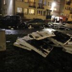 23.02.2020 Kielce. Wichura zerwała część elewacji z bloku przy ul. Chęcińskiej / Jarosław Kubalski / Radio Kielce